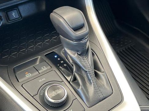 Certified 2022 Toyota RAV4 LE AWD/4WD image 23