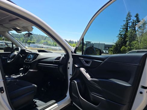 Used 2019 Subaru Forester Premium AWD/4WD image 16