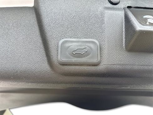 Used 2017 Buick Enclave Leather AWD/4WD image 19