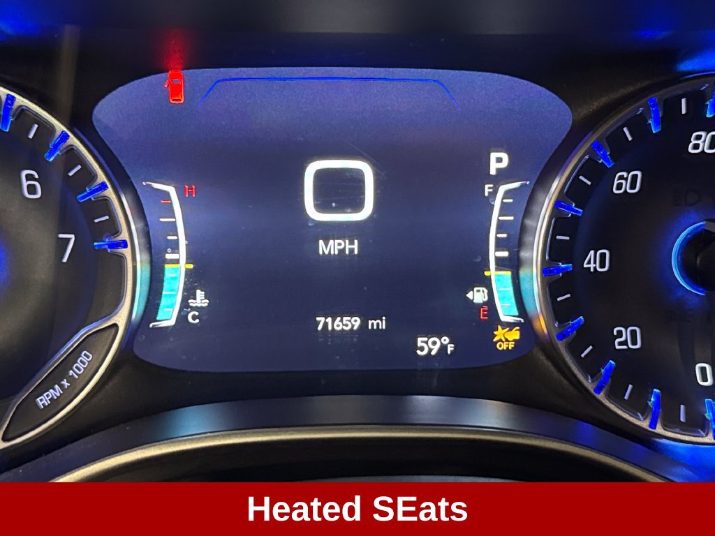 Used 2023 Chrysler Pacifica Touring-L FWD image 7