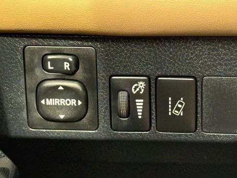 Used 2016 Toyota RAV4 Limited image 19