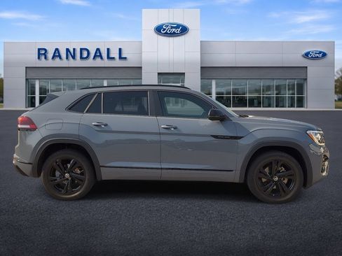 Used 2025 Volkswagen Atlas Cross Sport SEL R-Line AWD/4WD image 6