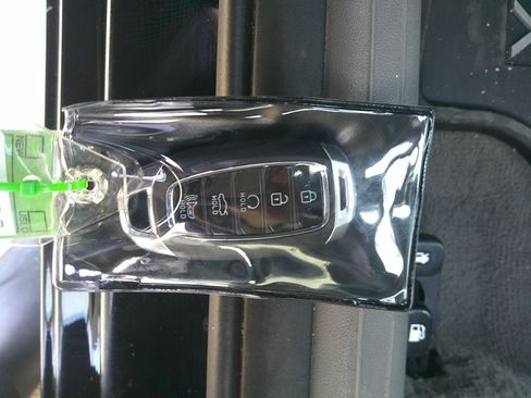 Used 2023 Hyundai Elantra SEL w/ Convenience Package image 37