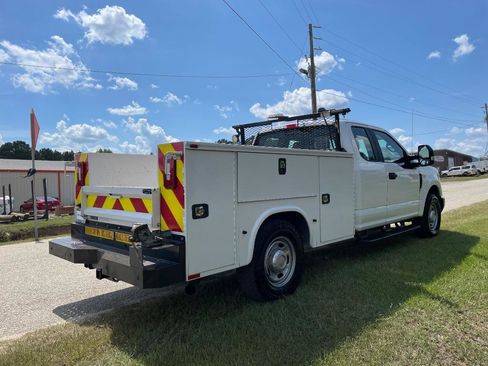 Used 2019 Ford F250 XL w/ Power Equipment Group RWD image 8