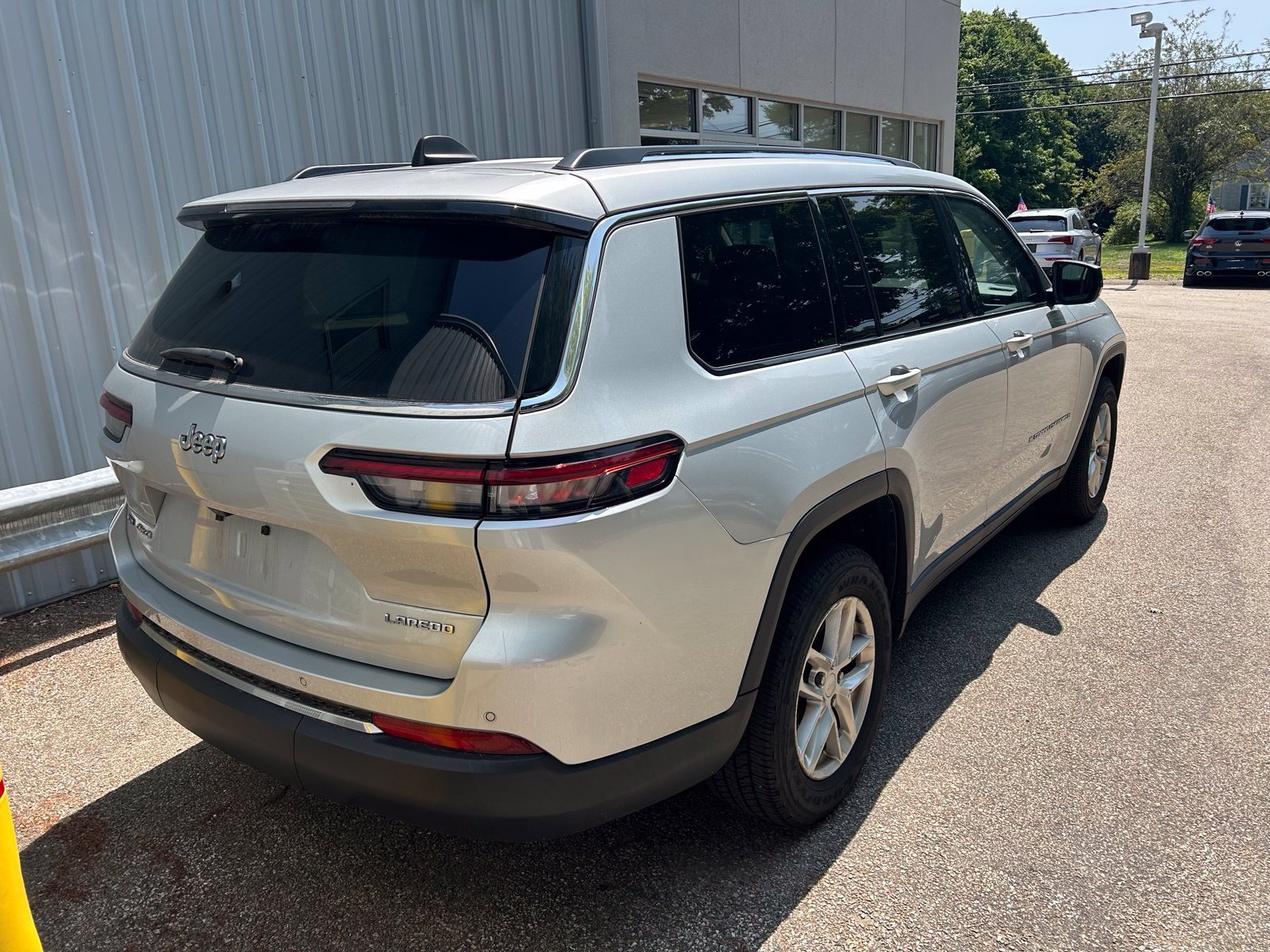 Used 2023 Jeep Grand Cherokee L Laredo AWD/4WD image 5