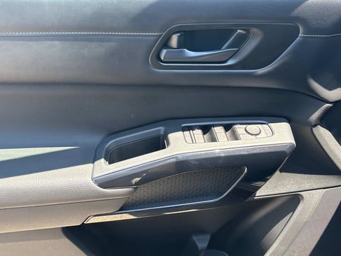 Used 2024 Nissan Pathfinder SV image 15