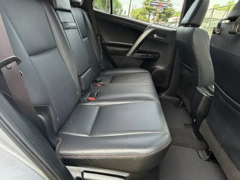 Used 2018 Toyota RAV4 SE AWD/4WD image 17