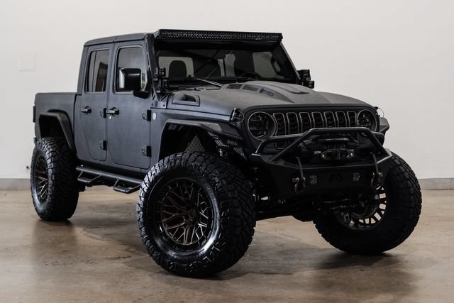 Used 2025 Jeep Gladiator Sport AWD/4WD image 5
