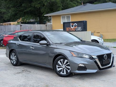 Used 2022 Nissan Altima 2.5 S FWD image 1