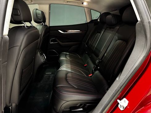 Used 2020 Maserati Levante GranLusso image 35