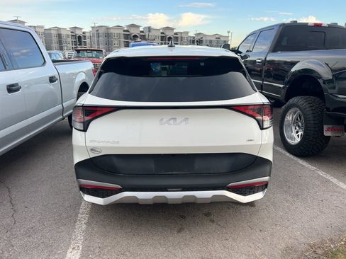 Used 2023 Kia Sportage LX image 11