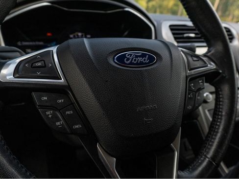 Used 2017 Ford Fusion SE w/ Equipment Group 201A FWD image 31