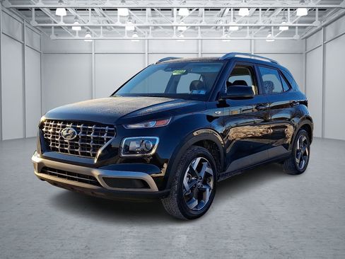 Used 2025 Hyundai Venue SEL image 3