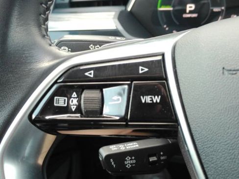 Used 2021 Audi e-tron Premium w/ Convenience Plus Package AWD/4WD image 38