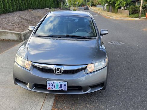 Used 2010 Honda Civic LX image 2