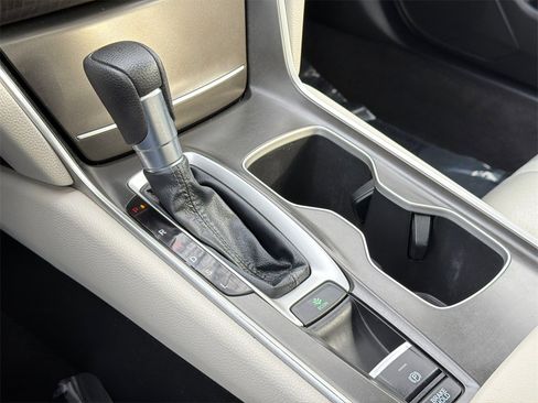 Used 2018 Honda Accord EX image 28