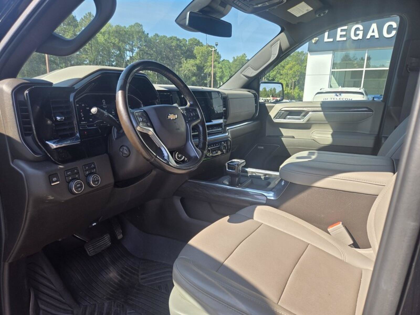 Used 2024 Chevrolet Silverado 1500 LTZ AWD/4WD image 16