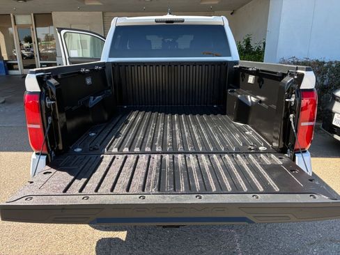Used 2024 Toyota Tacoma TRD Sport image 31