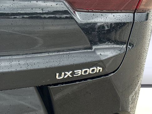 Certified 2025 Lexus UX 300h FWD w/ Accessory Package (Z2) image 20