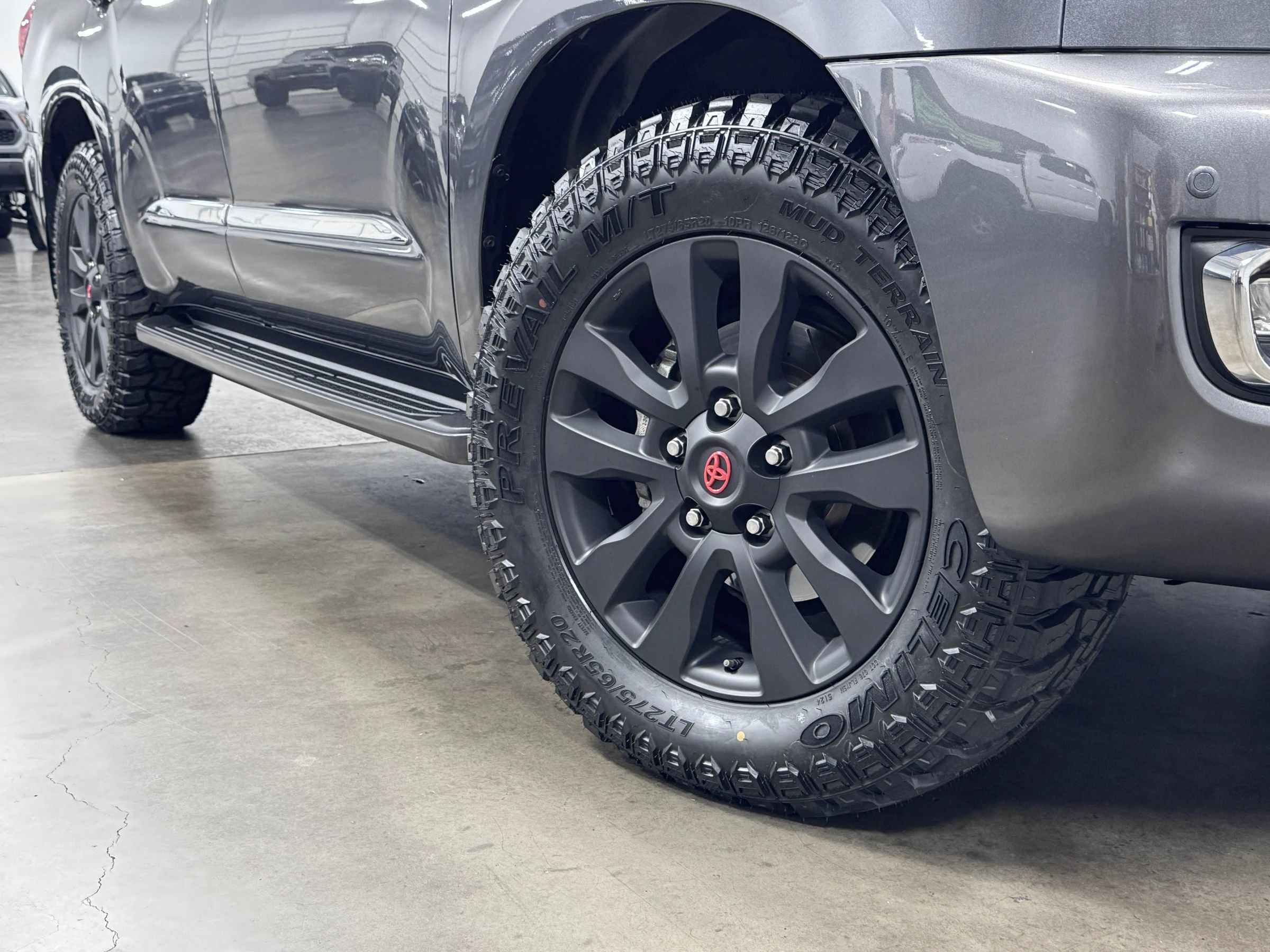 Used 2018 Toyota Sequoia Limited w/ Safety & Convenience Package AWD/4WD image 2