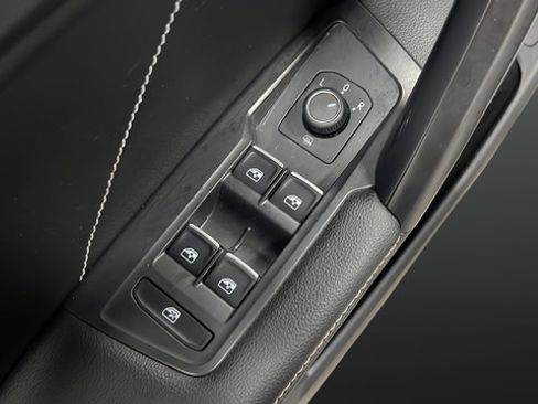 Used 2022 Volkswagen Tiguan SE AWD/4WD image 22