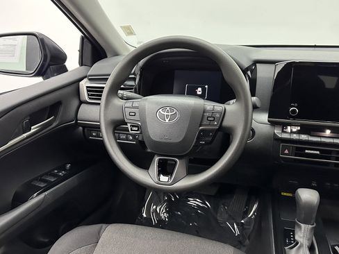 Used 2025 Toyota Camry LE image 25