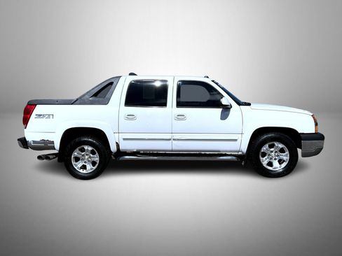 Used 2005 Chevrolet Avalanche Z71 w/ Sun And Sound Package AWD/4WD image 4