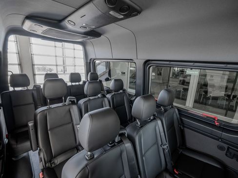 Used 2025 Mercedes-Benz Sprinter 2500 image 26