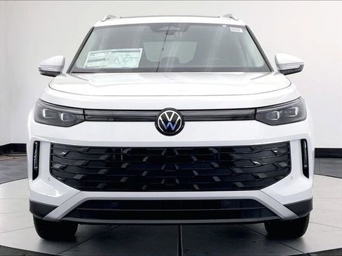 New 2026 Volkswagen Tiguan SE image 3