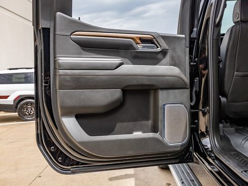 Used 2024 Chevrolet Silverado 1500 High Country w/ High Country Premium Package AWD/4WD image 39