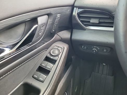 Used 2021 Chevrolet Traverse High Country FWD image 18