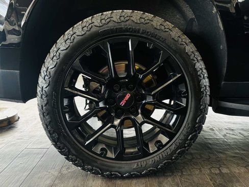 Used 2023 GMC Yukon XL SLT AWD/4WD image 25