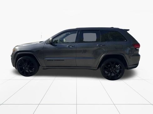 Used 2018 Jeep Grand Cherokee Altitude AWD/4WD image 4