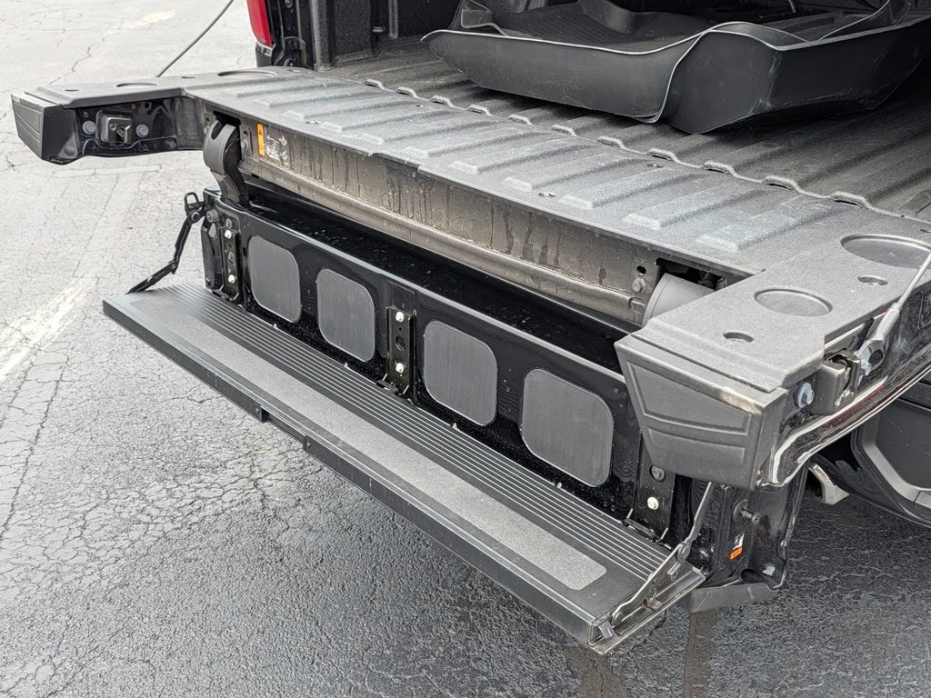 Used 2022 Chevrolet Silverado 1500 LT Trail Boss w/ LT Trail Boss Premium Package AWD/4WD image 8