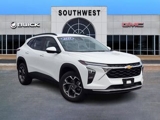 Used 2025 Chevrolet Trax LT w/ Driver Confidence Package image 1