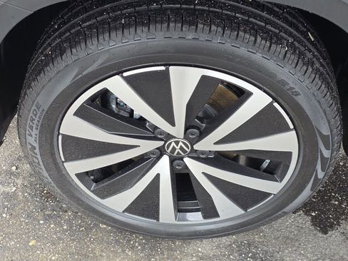 Used 2024 Volkswagen Taos SE FWD image 34
