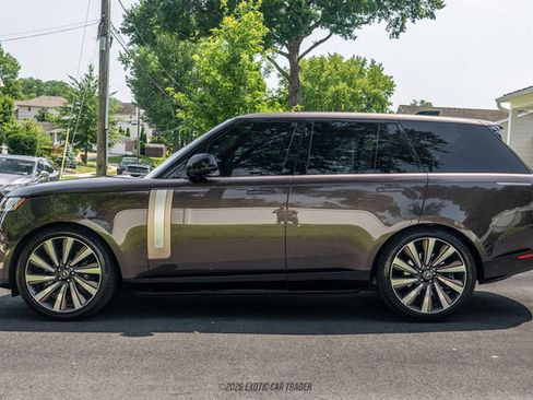 Used 2025 Land Rover Range Rover SV AWD/4WD image 3