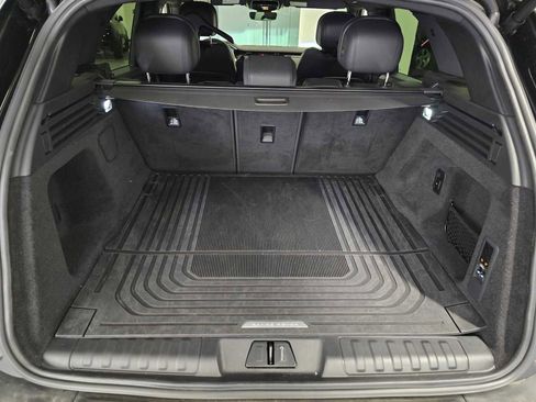 Used 2025 Land Rover Range Rover Sport SE AWD/4WD image 17