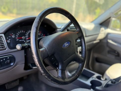 Used 2005 Ford Explorer Sport XLT image 10