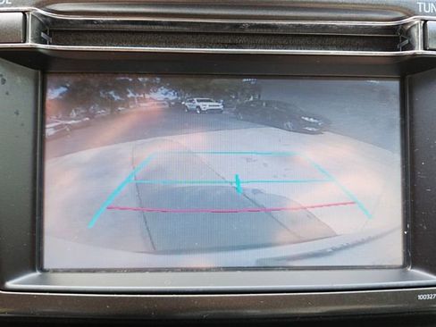 Used 2015 Toyota RAV4 LE FWD image 18