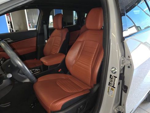 Used 2023 Kia Sportage SX image 11