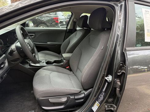 Used 2025 Kia K4 FWD image 33