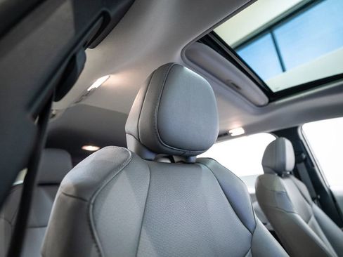 Certified 2025 Toyota Sienna XLE FWD image 16