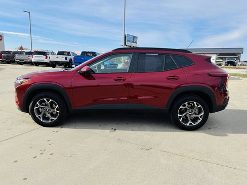 Used 2025 Chevrolet Trax LT w/ LT Convenience Package image 31