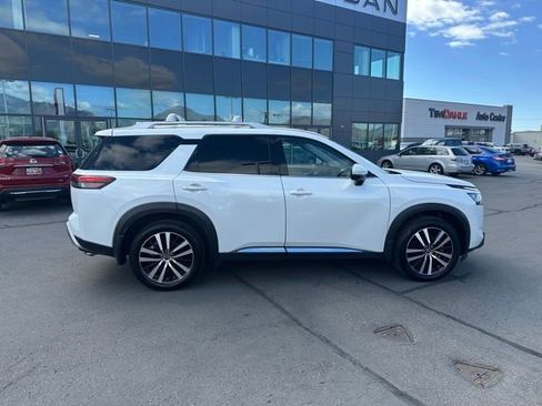 Used 2025 Nissan Pathfinder Platinum AWD/4WD image 12