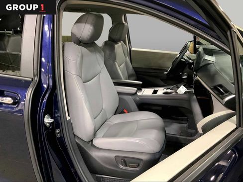 Used 2023 Toyota Sienna XLE w/ XLE Plus Package AWD/4WD image 9
