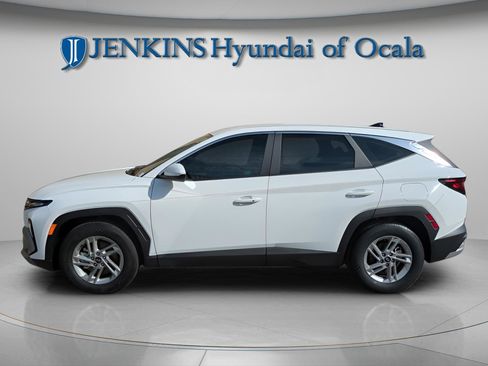 Certified 2025 Hyundai Tucson SE image 6
