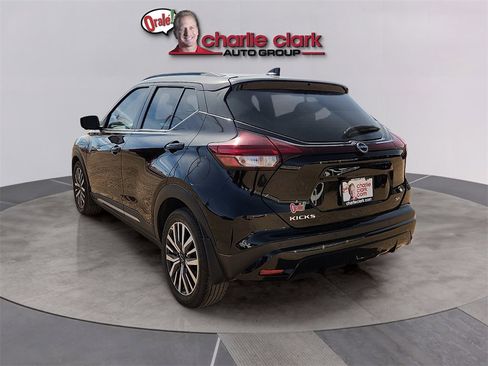 Used 2023 Nissan Kicks SR w/ SR Premium Package image 3