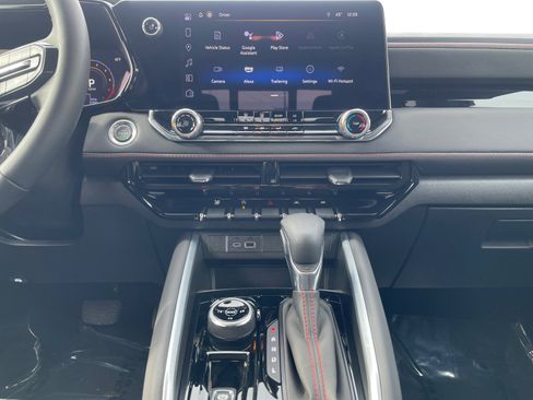 Used 2024 Chevrolet Colorado Z71 image 15