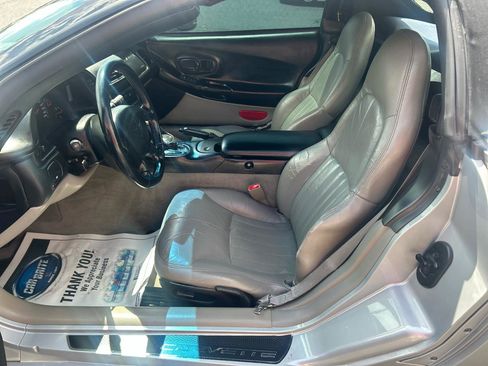 Used 1998 Chevrolet Corvette Convertible RWD image 10